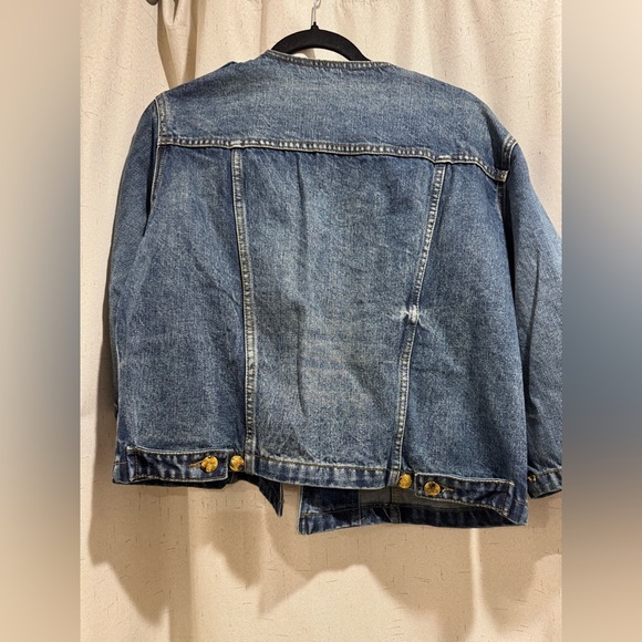 Fashion cropped Jean jacket . Women’s. NWT. Sz. Large. - Picture 2 of 8